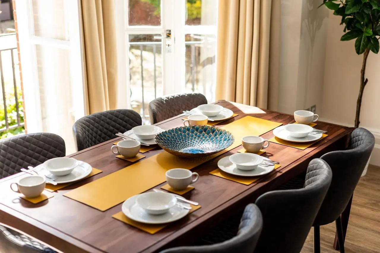 3 Bedroom Garden Apartment Opposite The Beach Brighton