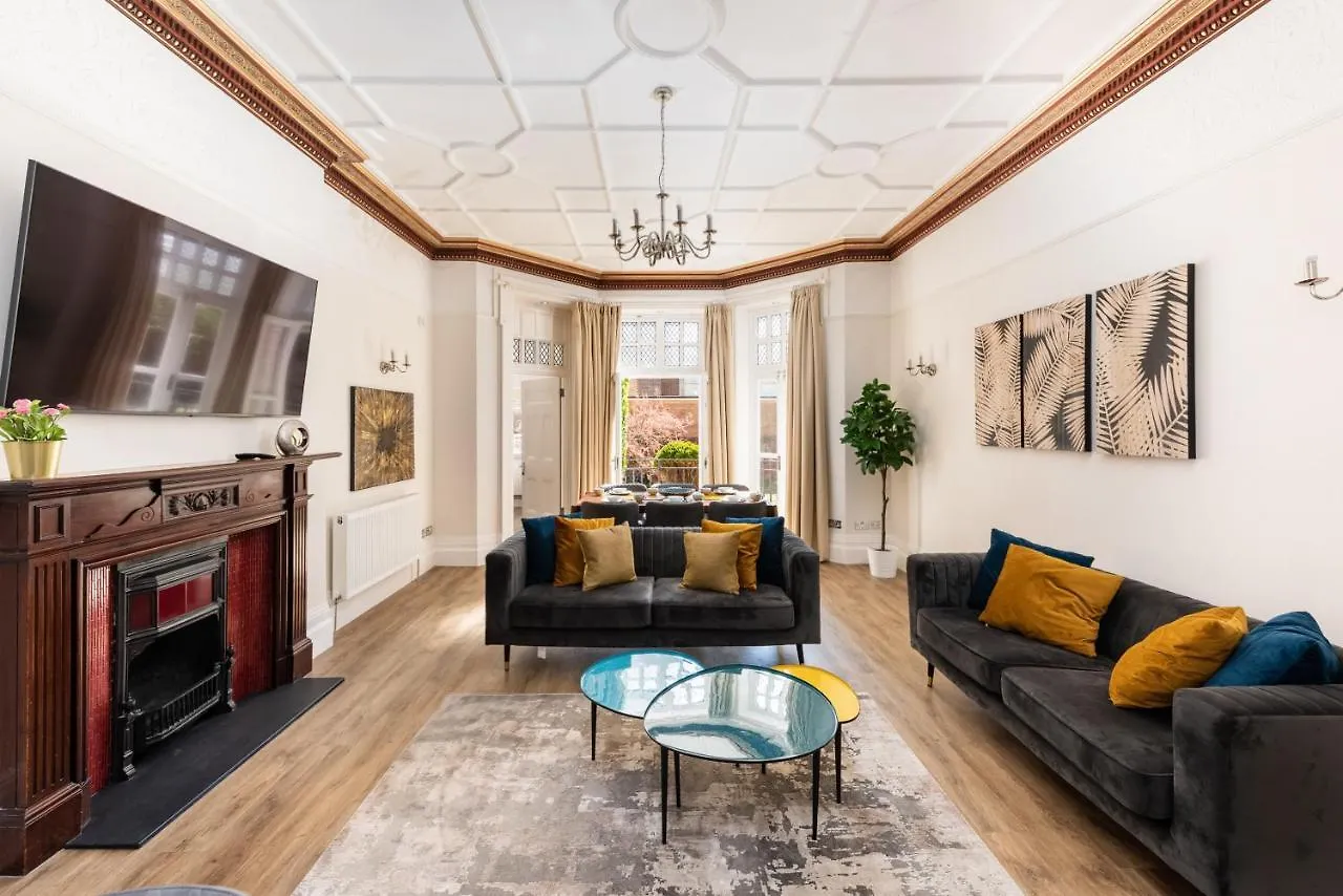 3 Bedroom Garden Apartment Opposite The Beach Brighton