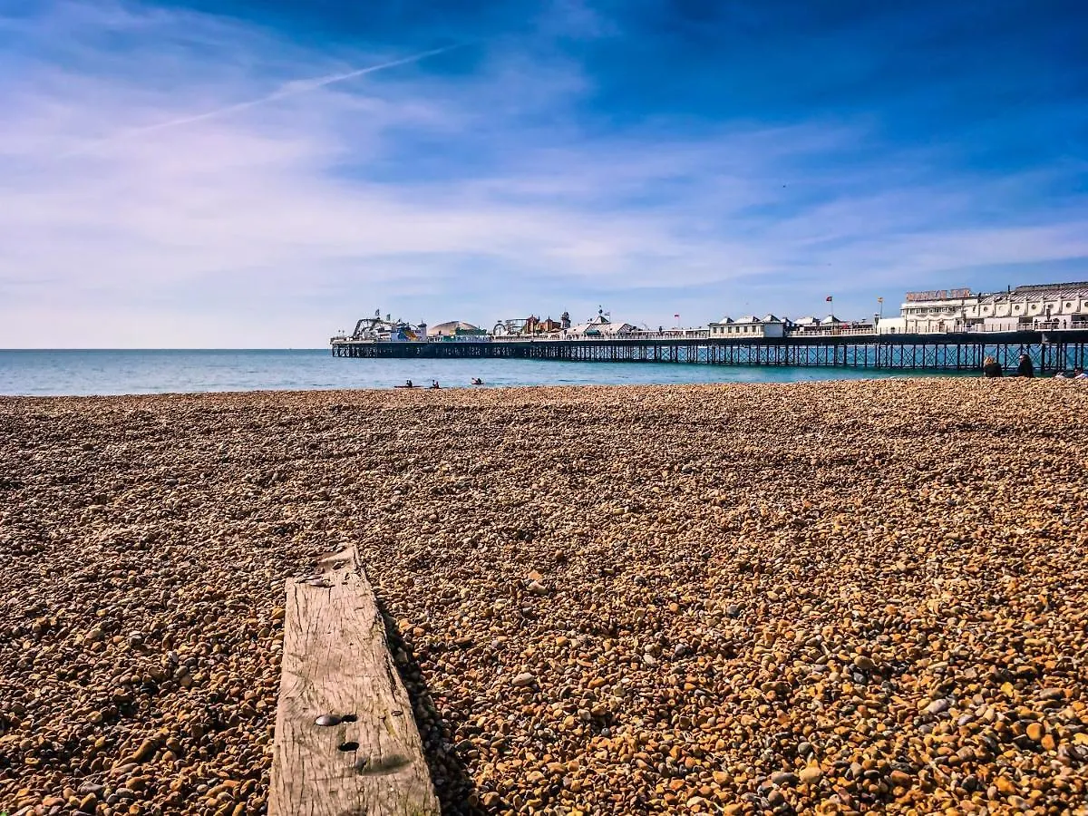 3 Bedroom Garden Apartment Opposite The Beach Brighton 0*,