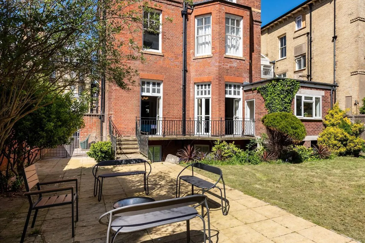 3 Bedroom Garden Apartment Opposite The Beach Brighton