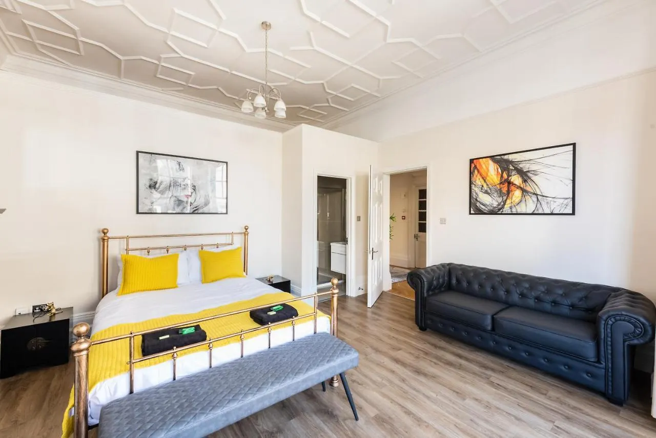 3 Bedroom Garden Apartment Opposite The Beach Brighton 0*,