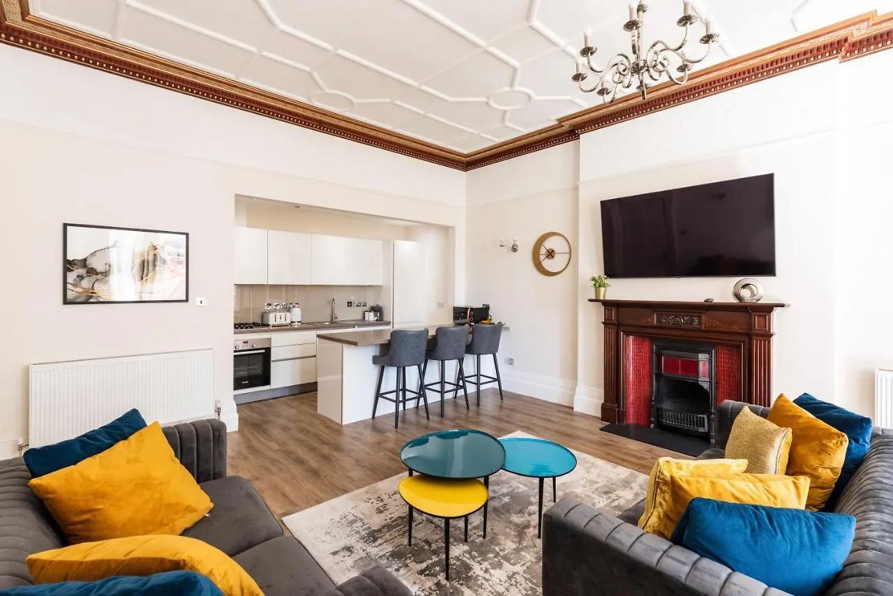 3 Bedroom Garden Apartment Opposite The Beach Brighton