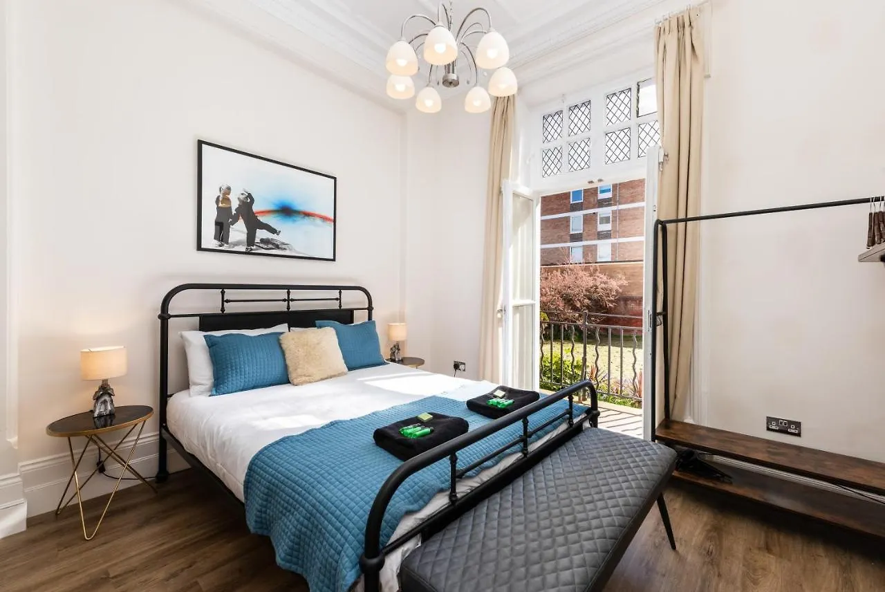 3 Bedroom Garden Apartment Opposite The Beach Hove
