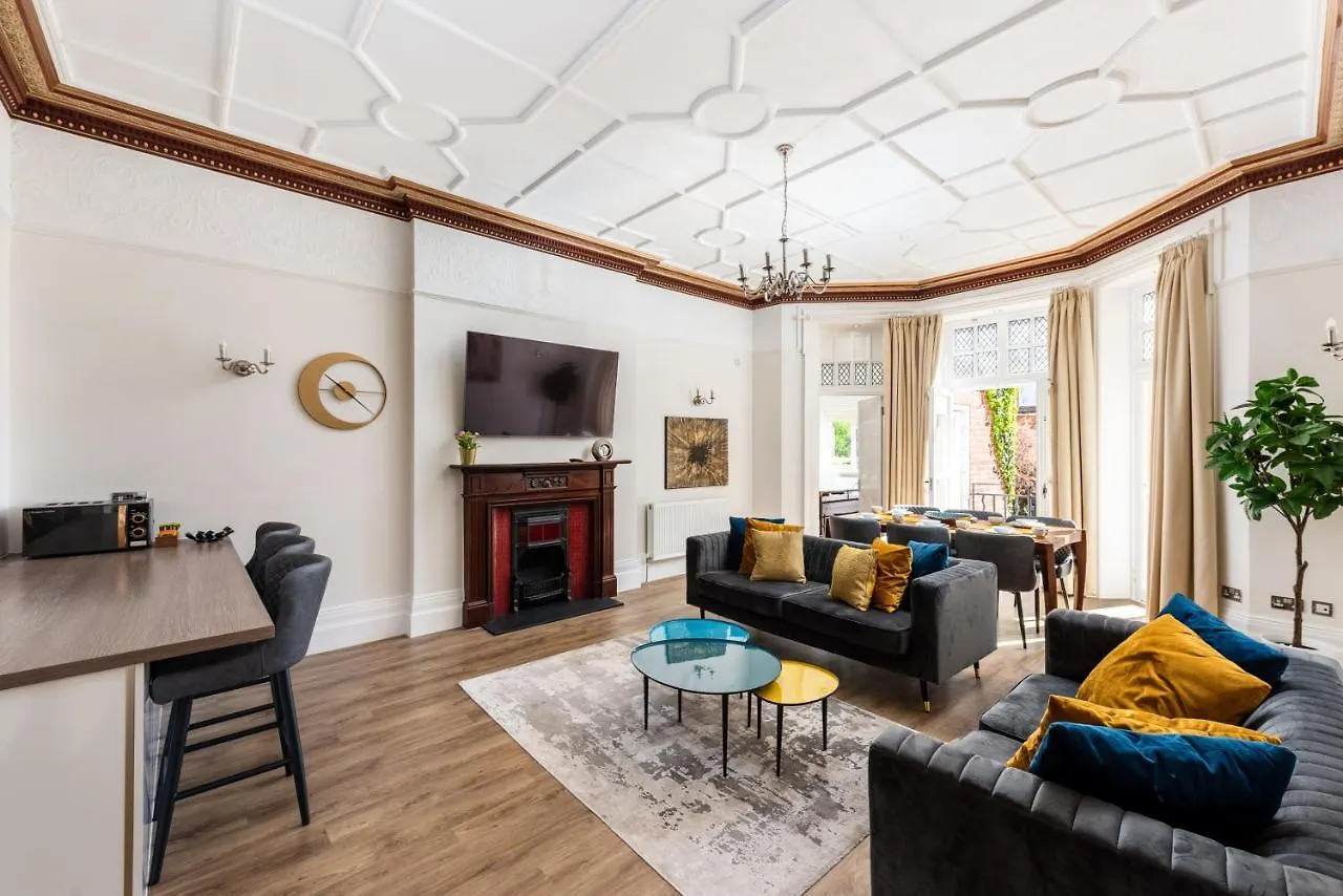 3 Bedroom Garden Apartment Opposite The Beach Hove
