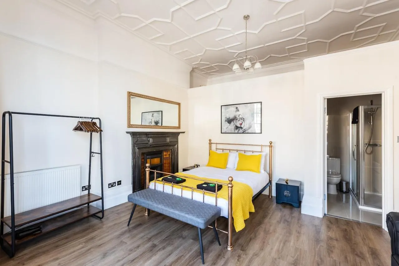 3 Bedroom Garden Apartment Opposite The Beach Hove Großbritannien