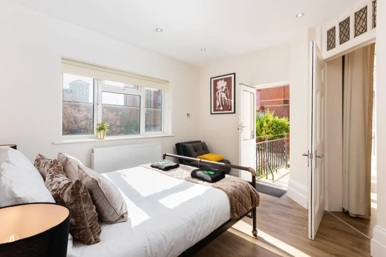 3 Bedroom Garden Apartment Opposite The Beach Hove Großbritannien