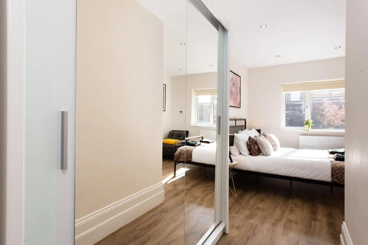 3 Bedroom Garden Apartment Opposite The Beach Hove