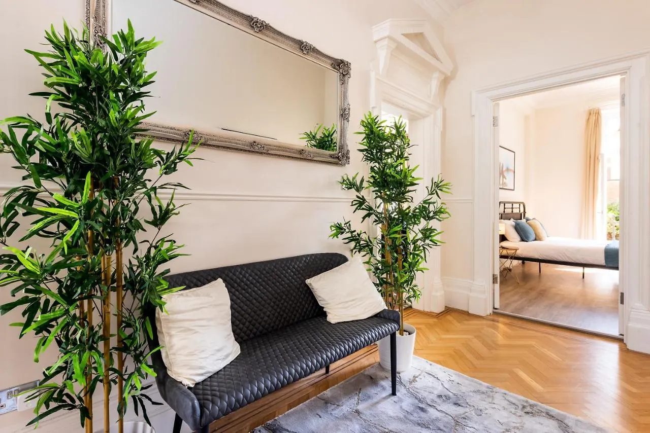3 Bedroom Garden Apartment Opposite The Beach Hove