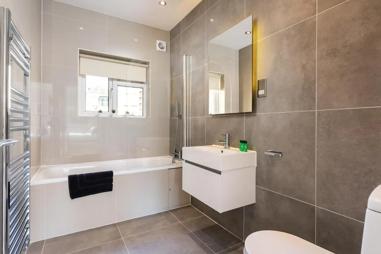 3 Bedroom Garden Apartment Opposite The Beach Hove