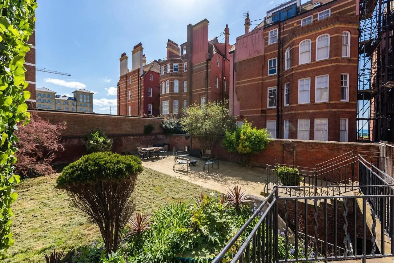 3 Bedroom Garden Apartment Opposite The Beach Hove Großbritannien